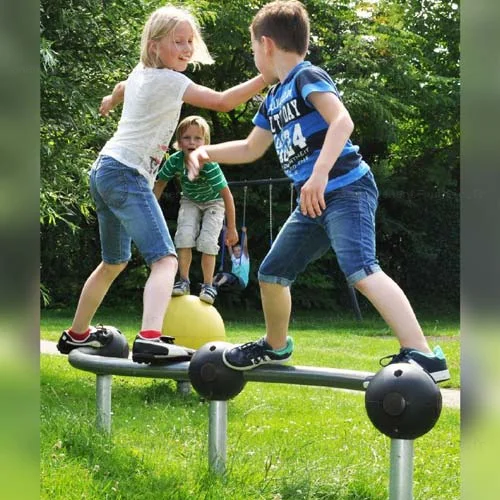 Poutre d'équilibre en S pour aire de jeux